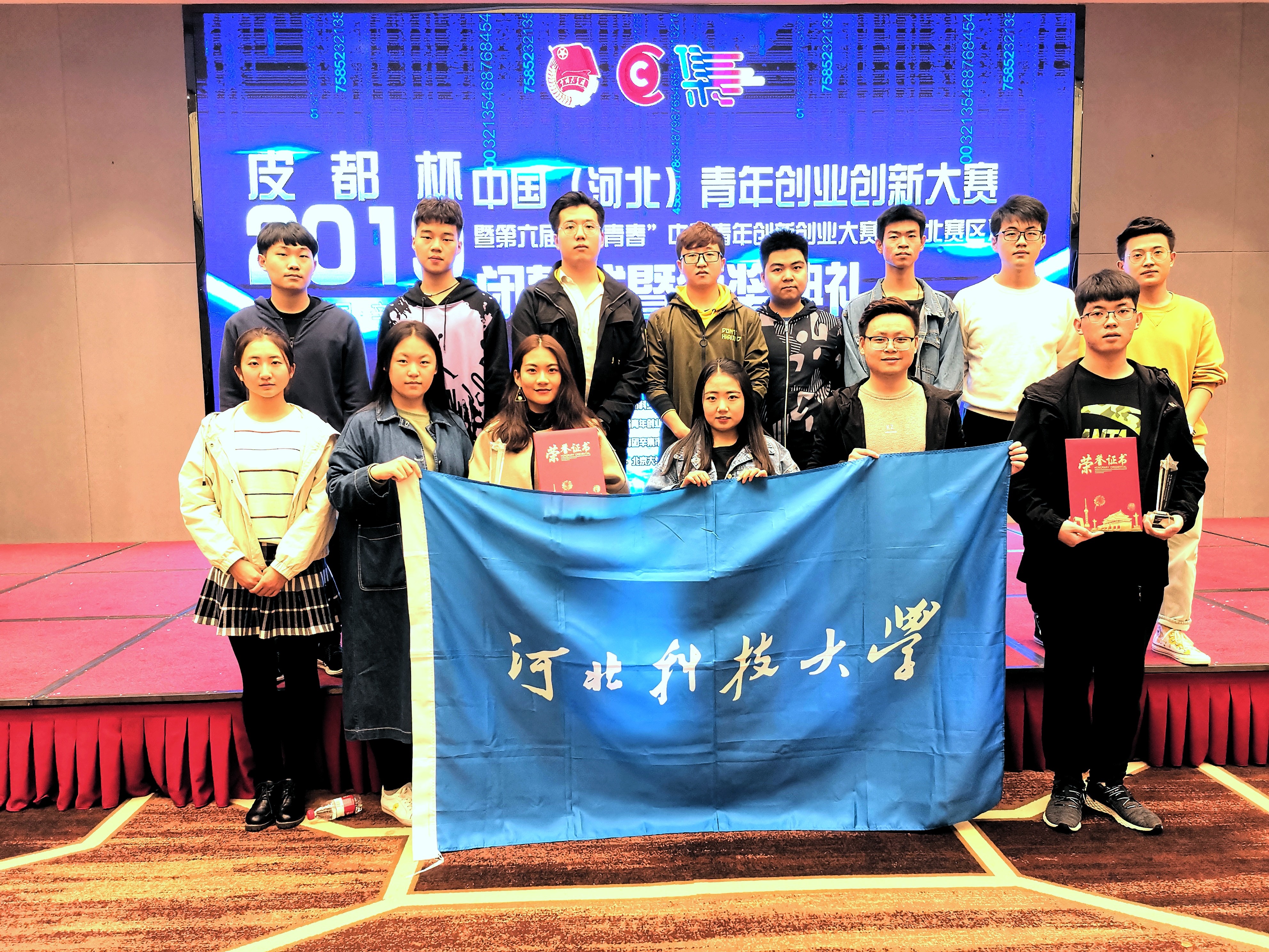 67f962daa25c4804a9b6115084bcefeb.jpg