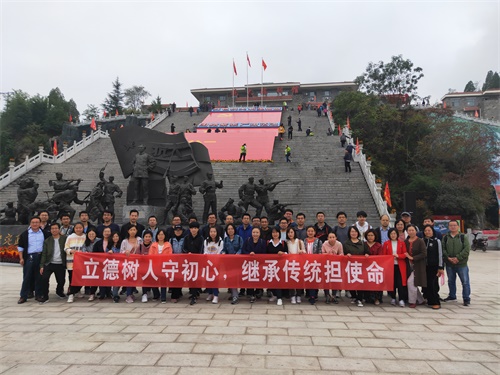我校组织青年教师开展集中学习实践活动(1).jpg